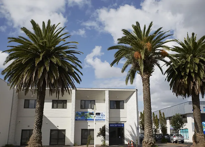 Three Palms Lodge